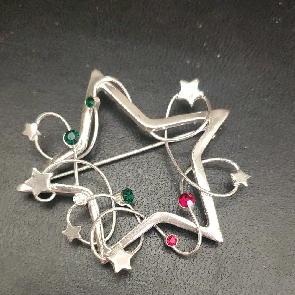 Silver Star Brooch with Gem Accents DZ777